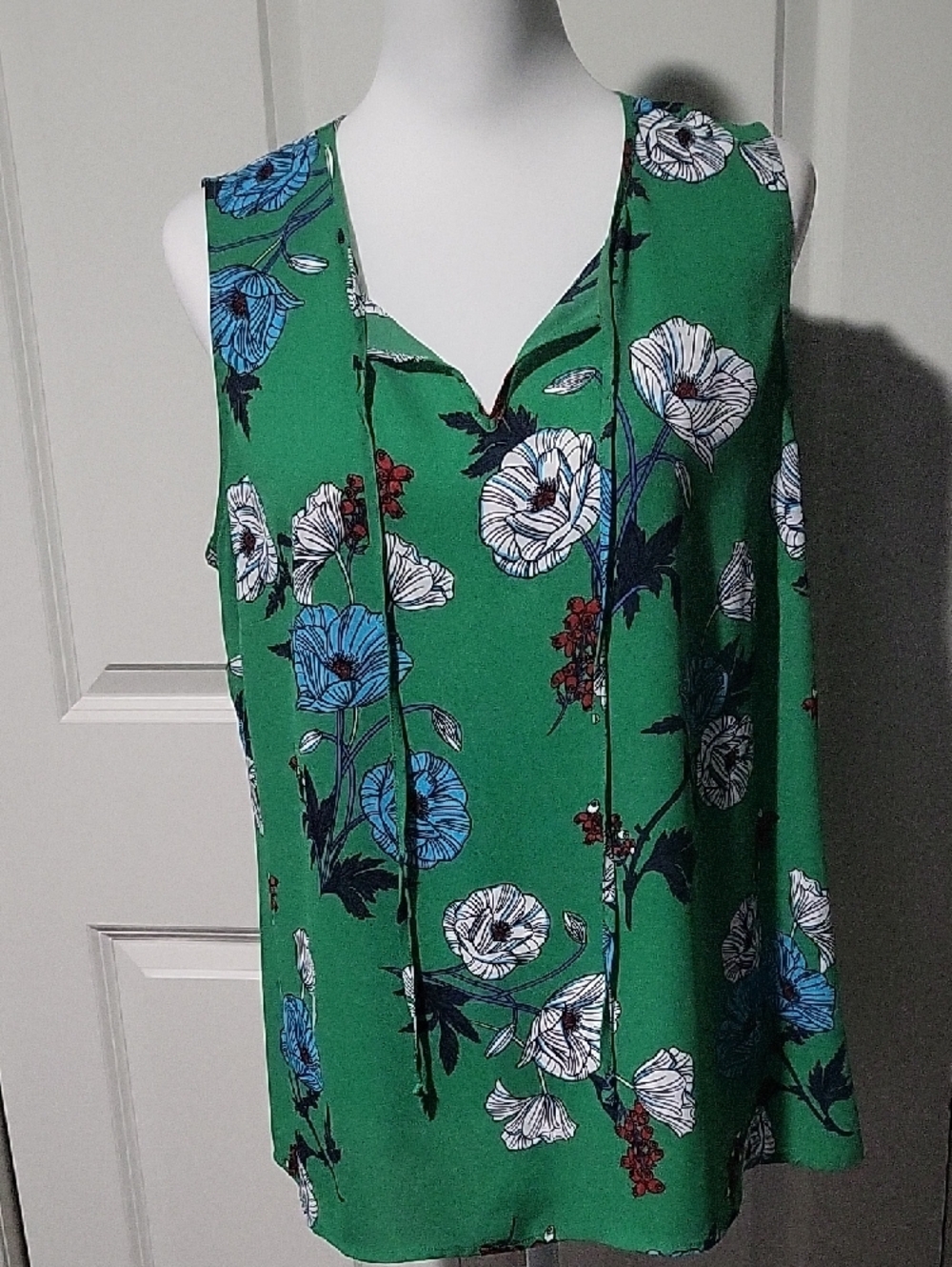 Cabi 3785 Primrose Floral Green Blouse Sleevless Top Womens Size Large - Picture 3 of 9